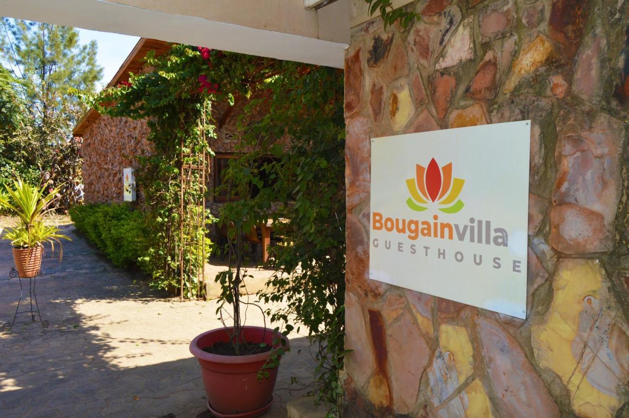 Bougainvilla Boutique Hotel & Restaurant ลูบุมบาชี ภายนอก รูปภาพ